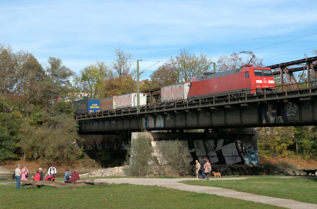 152 051 am 18.10.14 auf der Braunauer Brücke/München