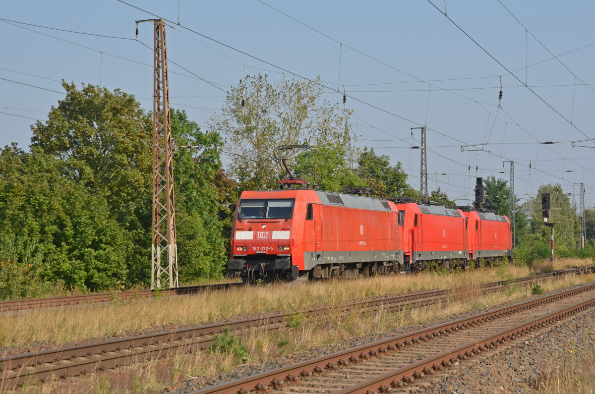 152 072 schleppte am 18.09.24 185 300 und 185 263 durch Saarmund Richtung Seddin.