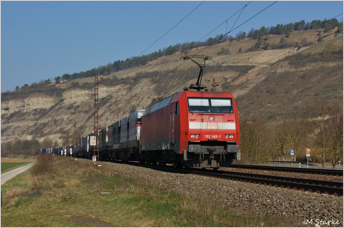 152 149-1 am 11.03.14 mit einen Aufliegerzug bei Thüngersheim.