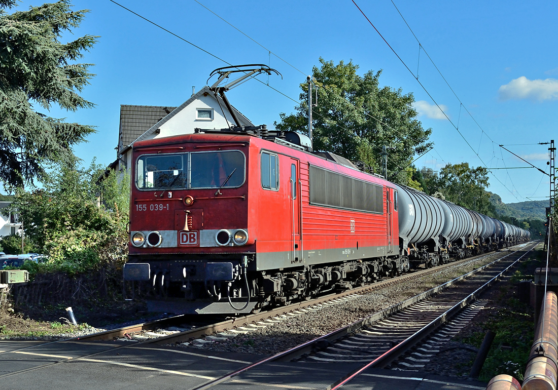 155 039-1 mit Kesselwagen durch Bonn-Beuel - 28.09.2015