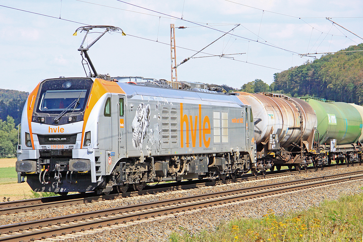   159 010 am 22.09.2020 nördlich von Salzderhelden am Bü 75,1 in Richtung Göttingen