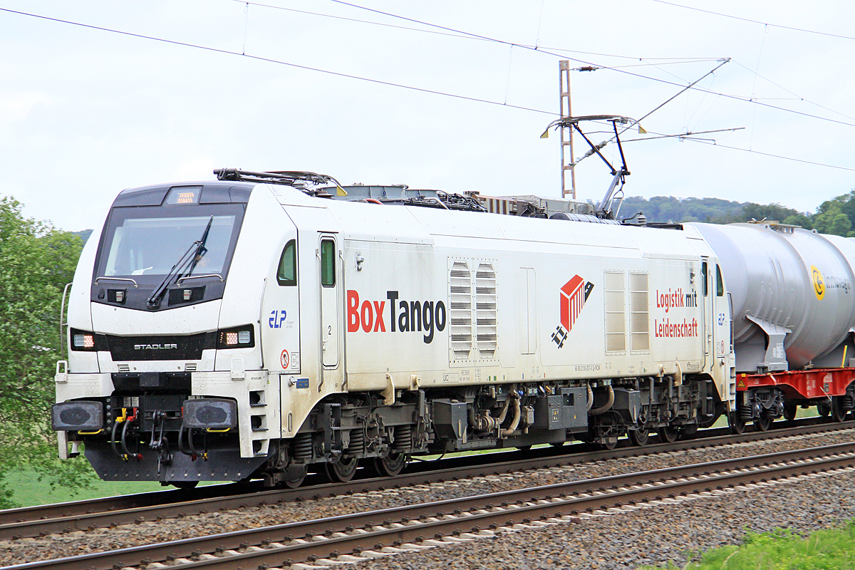  159 207-0 D-RCM am 28.05.2022 nördlich von Salzderhelden am BÜ 75,1 in Richtung Göttingen 