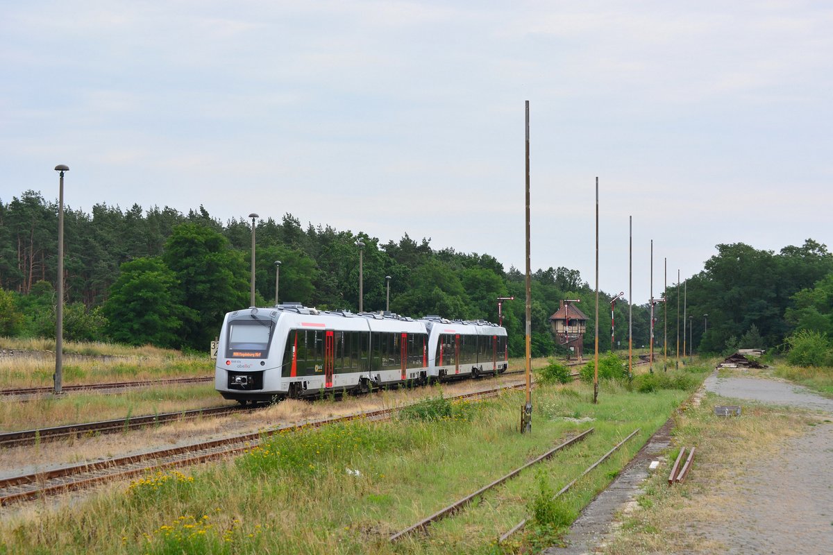 1648 434 verlässt den Bahnhof Flechtingen in Richtung Haldensleben. 

Flechtingen 22.07.2019