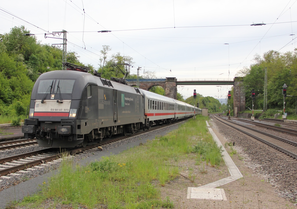 182 573 (ES 64 U2-073) mit dem IC 2082  Knigssee  als NSS Umleiter in Richtung Gttingen. Aufgenommen am 02.06.2013 in Eichenberg.