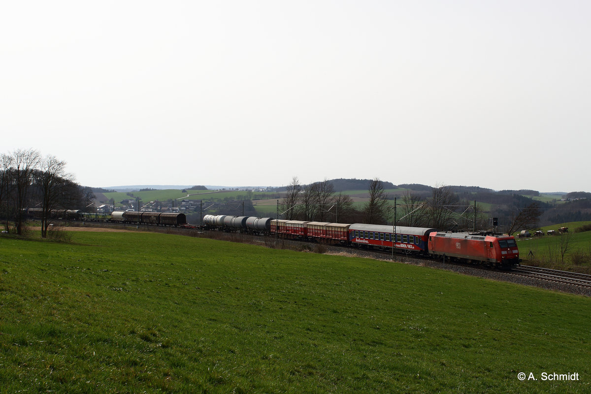  185 017 am EZ 51723 von Nürnberg nach Leipzig bei Ruppertsgrün/Pöhl 03.04.2016. 