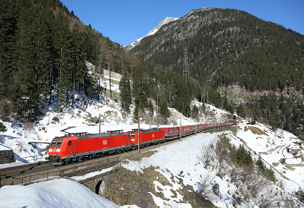 185 118 & 185 129 pass Wassen whilst hauling the southbound Winner train, 19 Feb 2015