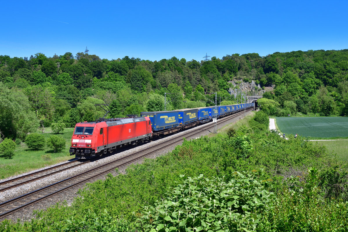 185 225 mit einem KLV am 01.06.2020 bei Esslingen.