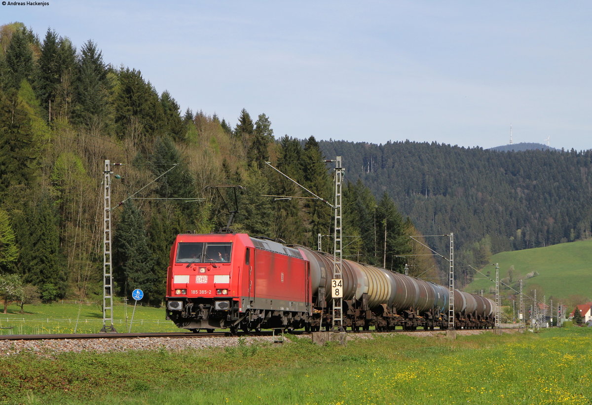 185 385-2 mit dem GC 62466 (Offenburg Gbf - Singen(Htw)) bei Hausach 12.4.17