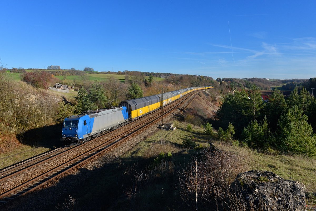 185 528 mit einem ARS Altmann am 16.11.2015 bei Laaber. 