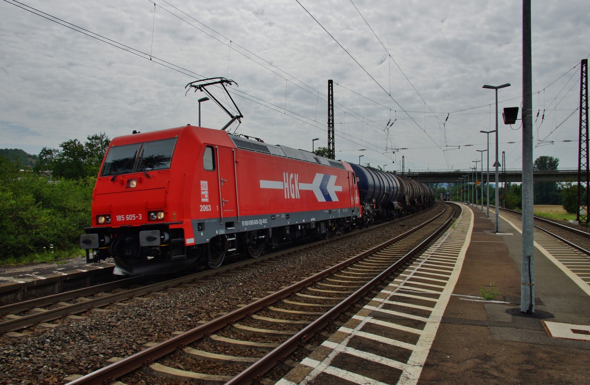 185 605-3 von HGK mit einen Kesselzug unterwegs in Retzbach-Zellingen am 16.07.14.