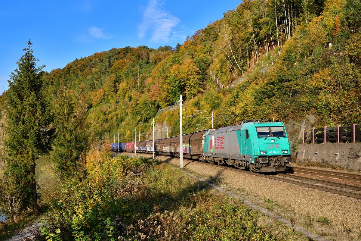 185 608 mit TEC 40667 am 19.10.2020 bei Ingling.