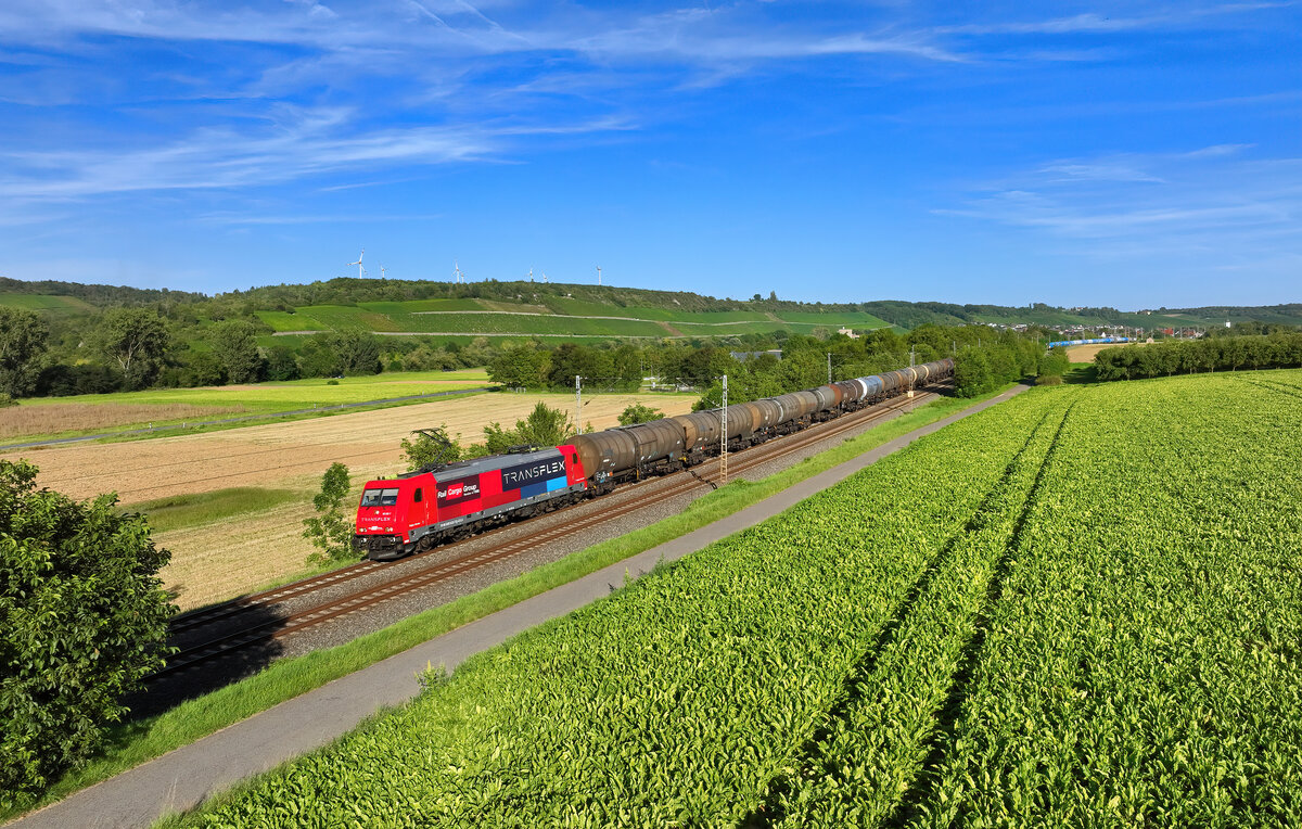 185 632 mit einem Kesselzug am 11.08.2024 bei Winterhausen.