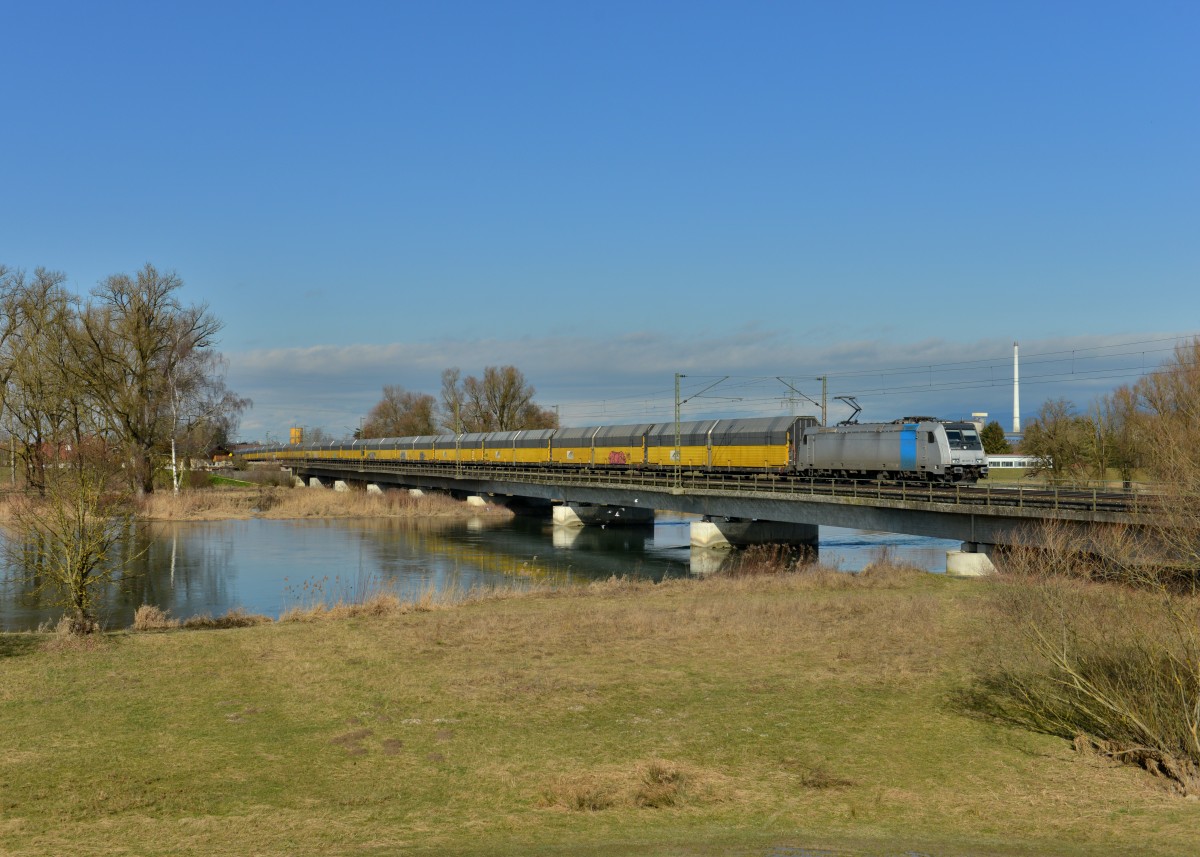 185 677 mit DGS 47163 am 22.02.2016 bei Plattling. 