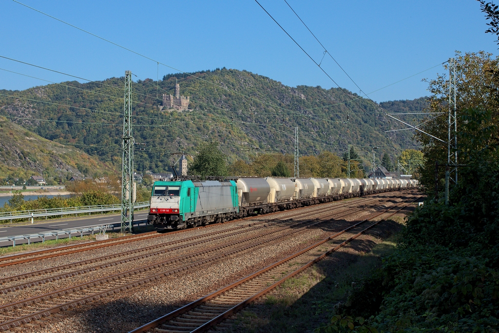 186 132 von Crossrail musste am 4.10.2014 in Werlau auf das Ausweichgleis, um den verspäteten ICE 1026 überholen zu lassen