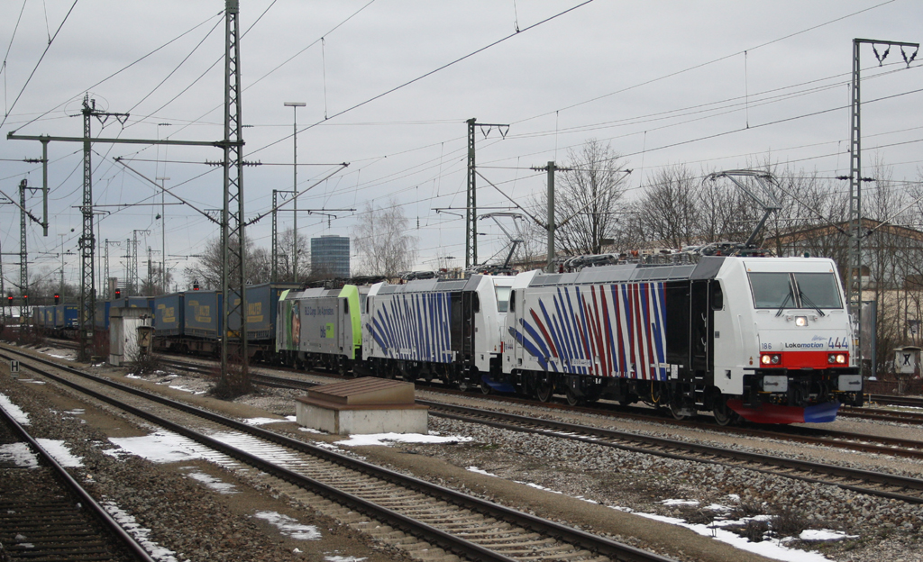 186 444 186 441 sowie 486 503 (BLS Cargo) mit einem KLV nach Kustein. 
Am 04.01.2015