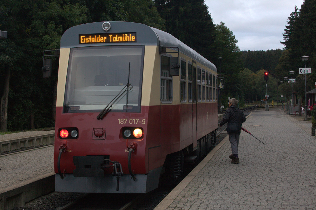  187 017-9 auf der Fahrt nach Eisfelder Talmühle in Drei Annen Hohne. 05.10.2016 08:04 Uhr.