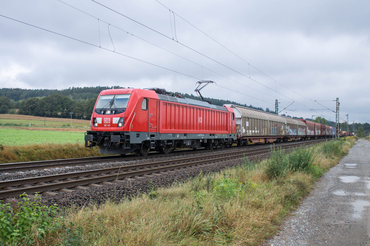 187 147-4 mit einem gemischten Güterzug bei Kerzell am 12.09.2024.