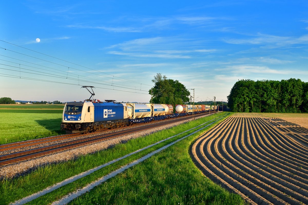  187 321 mit DGS 42952 am 17.05.2019 bei Langenisarhofen. 