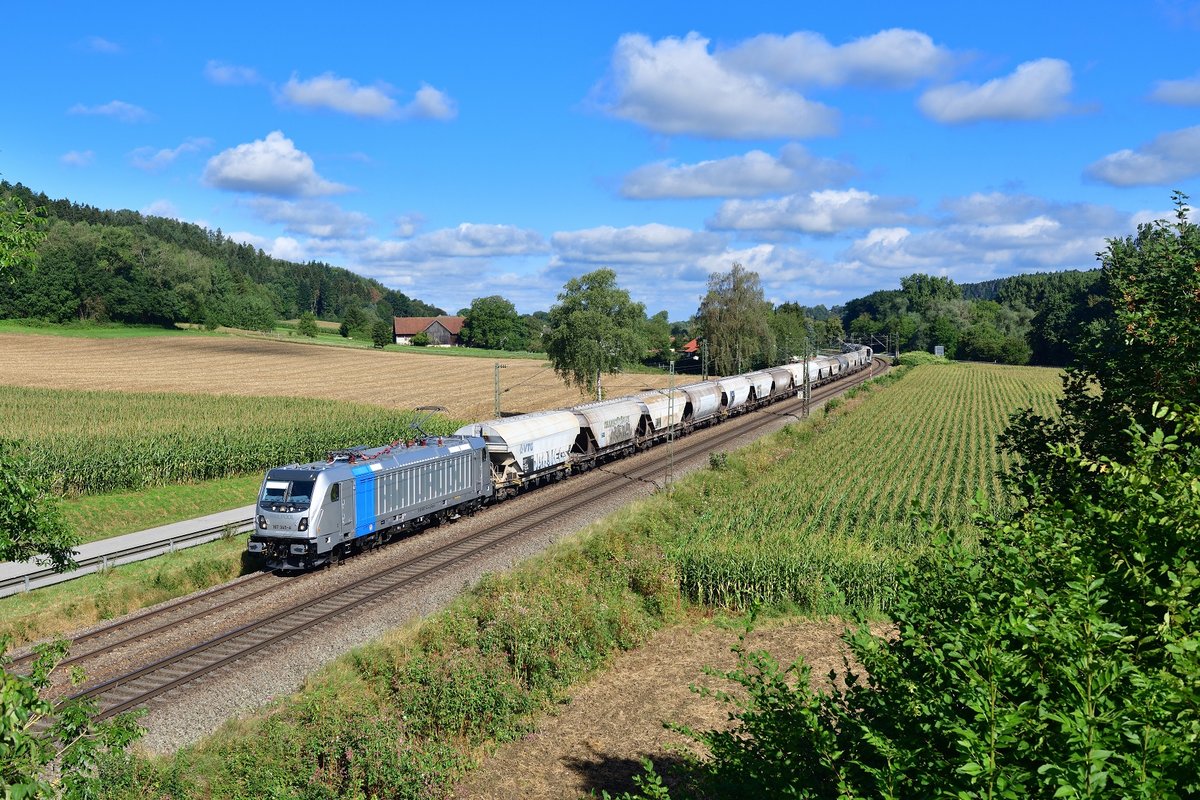 187 345 mit einem Getreidezug am 19.08.2020 bei Einöd.