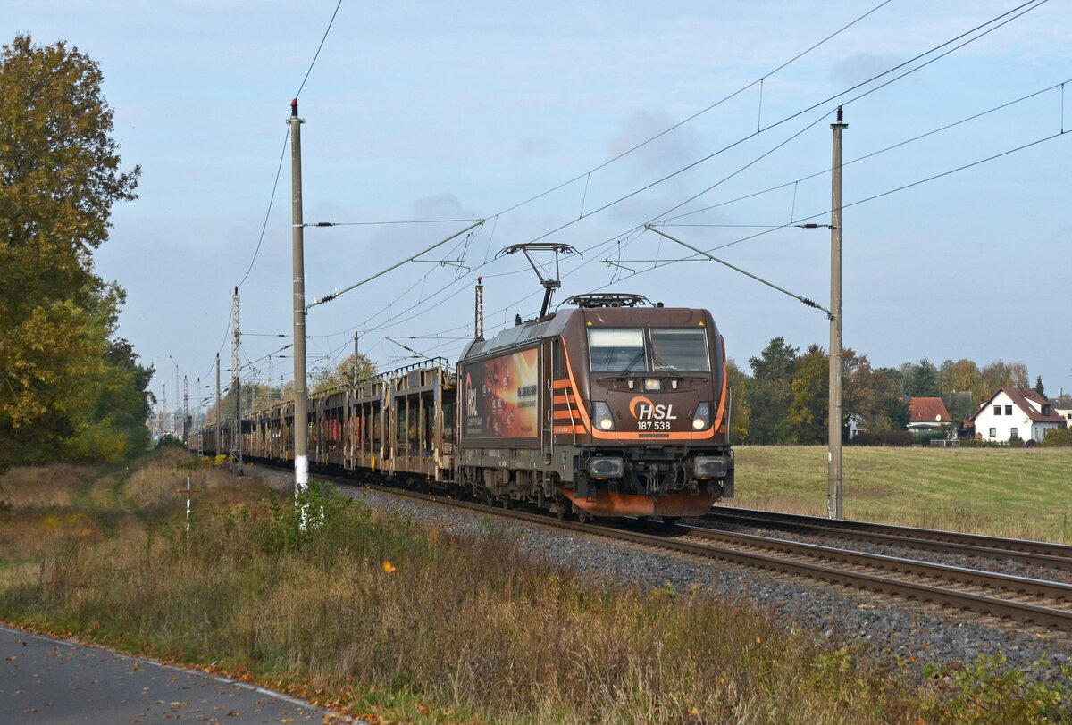 187 538 der HSL schleppte am 27.10.24 einen leeren BLG-Autozug durch Wittenberg-Labetz Richtung Falkenberg(E).