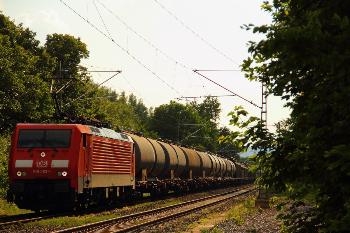 189 063-1 DB Schenker bei Michelau am 01.06.2014.