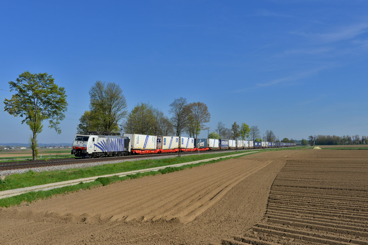 189 914 mit DGS 41850 am 21.04.2016 bei Langenisarhofen. 