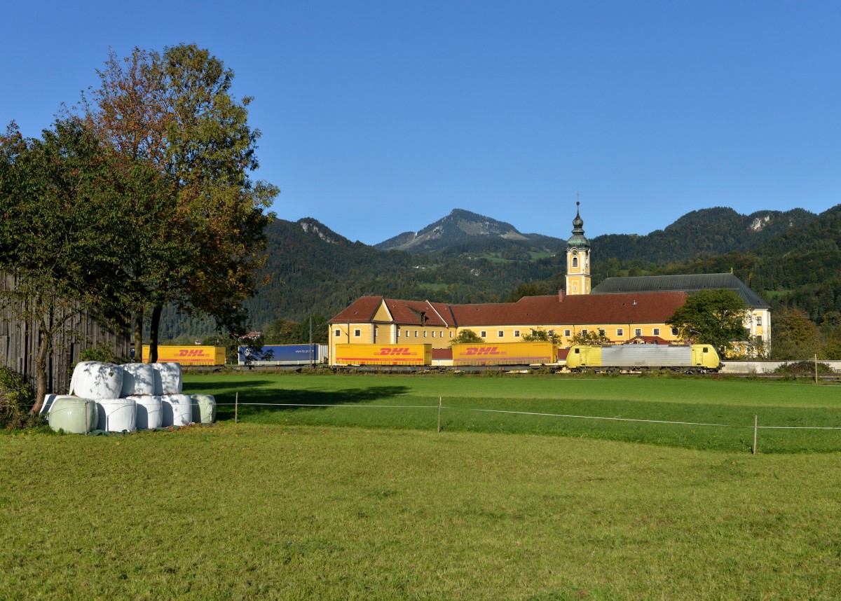 189 924 mit einem KLV am 13.10.2013 bei Niederaudorf.