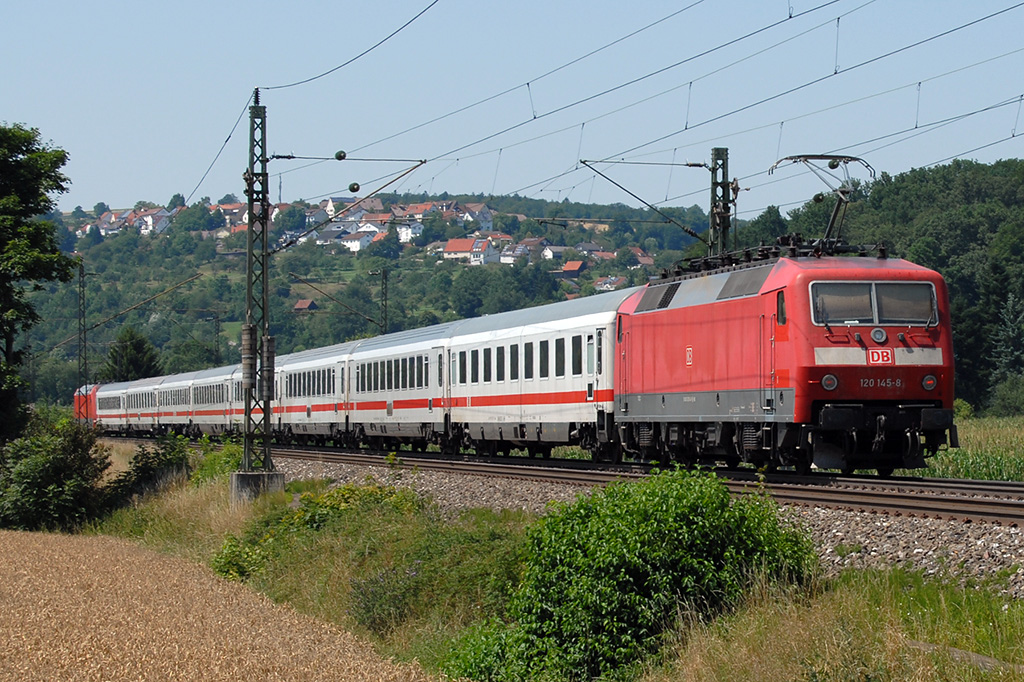 19.07.2017 Streckenabschnitt Uhingen 120 145-8, schiebt - und vorn zieht eine 101 den IC