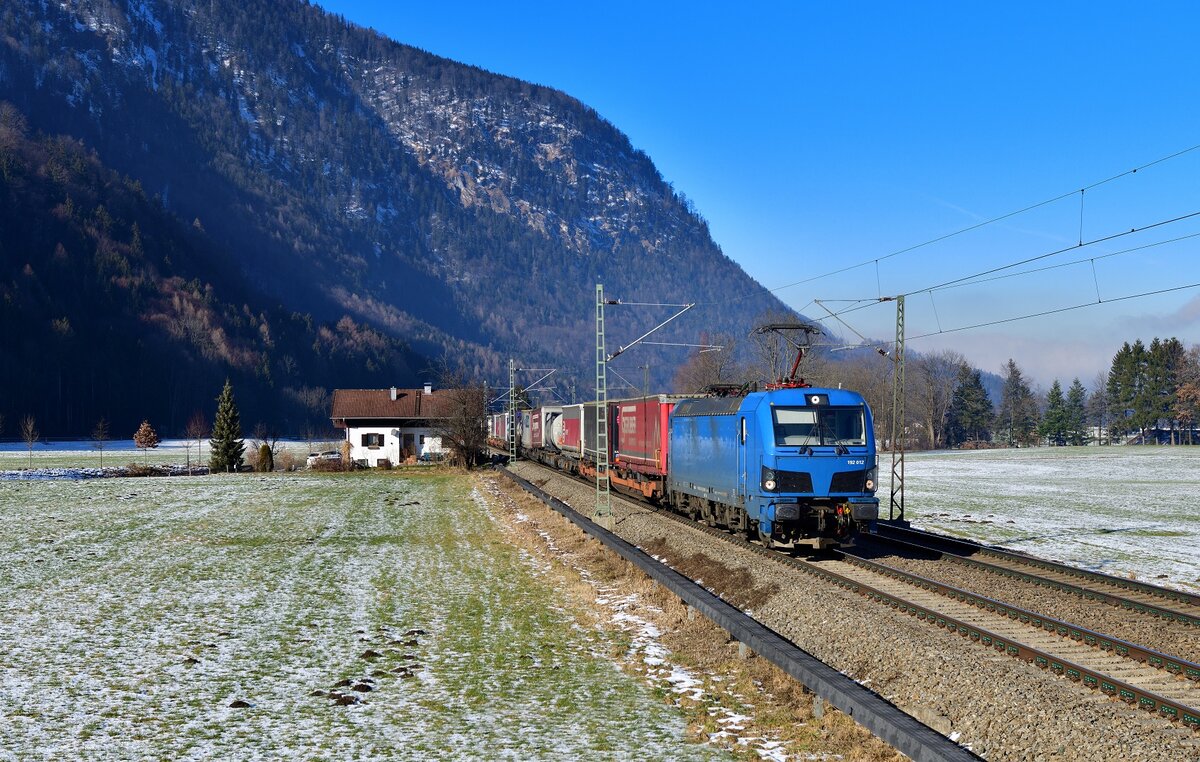 192 012 mit DGS 43101 am 15.01.2022 bei Niederaudorf.