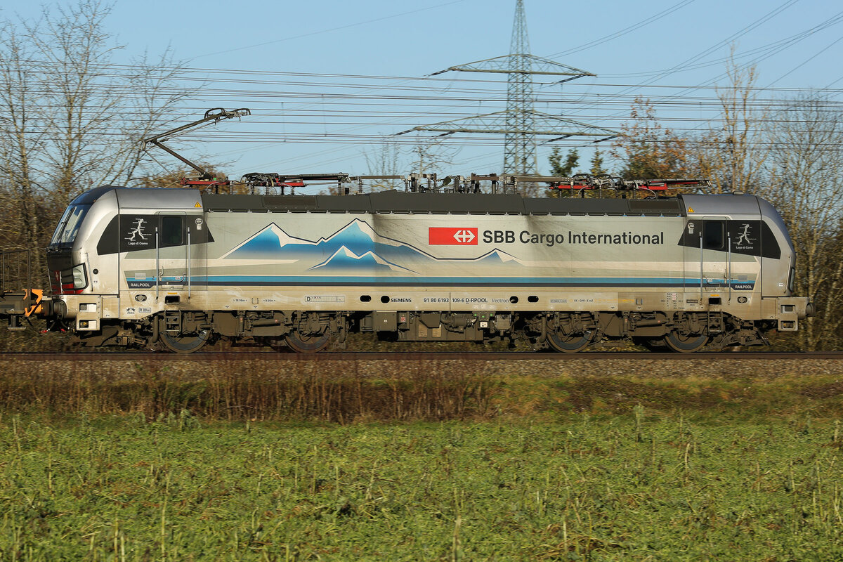 193 109  Lago di Como  Railpool und SBB Beschriftung am 25.11.24 bei Zorneding.