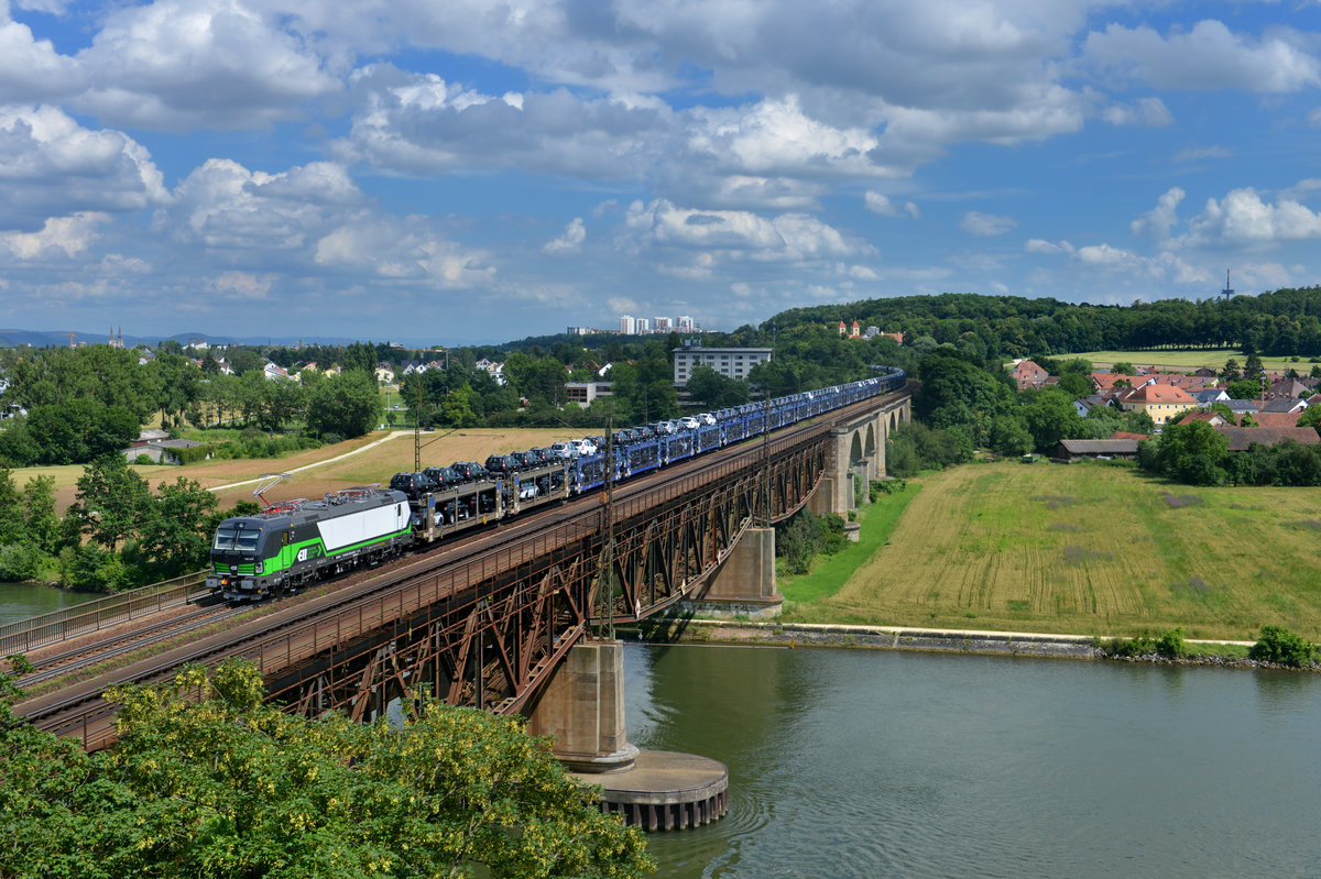 193 270 mit einem Autozug am 04.07.2016 bei Regensburg-Prüfening. 