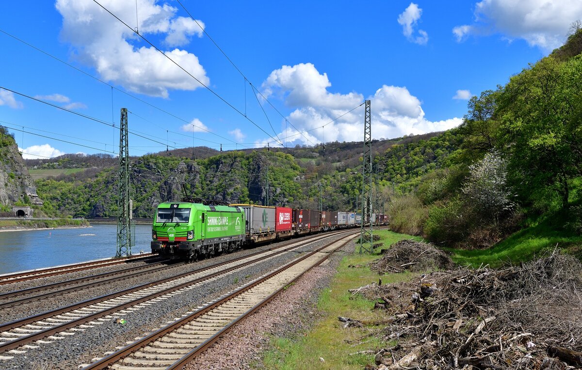 193 283 mit einem KLV am 14.04.2023 bei St. Goarshausen.