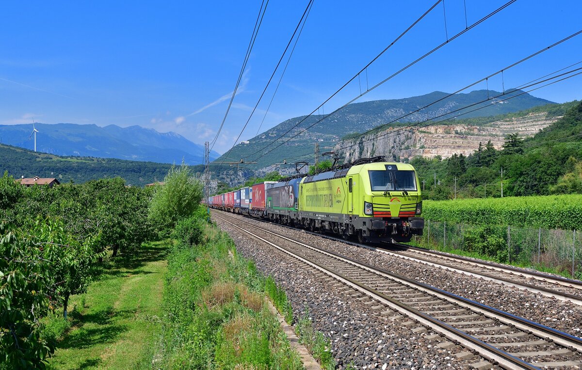 193 553 + 193 731 mit einem KLV am 19.06.2023 bei Domegliara.