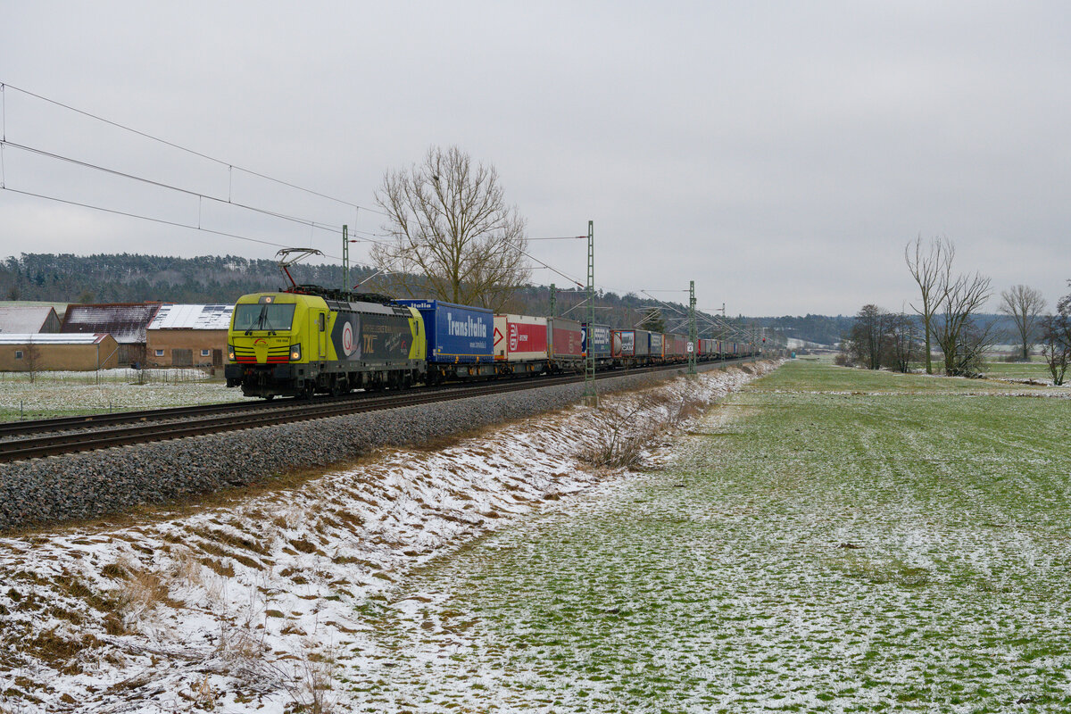 193 556 ATLU/TXL  Licence To Rail  mit einem KLV-Zug bei Oberdachstetten Richtung Würzburg, 31.01.2021