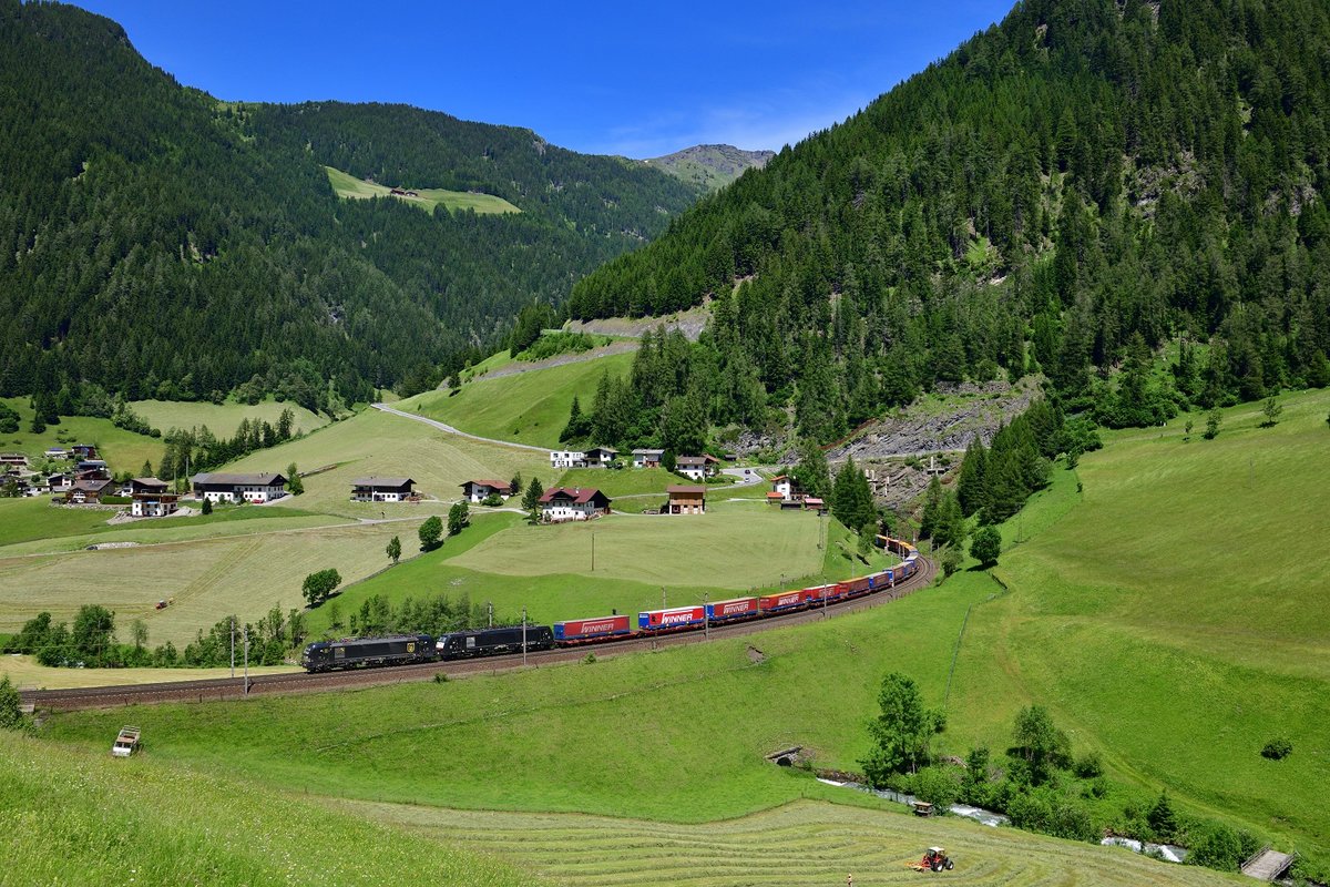 193 651 + 189 104 mit TEC 43139 am 25.06.2019 bei St. Jodok am Brenner.