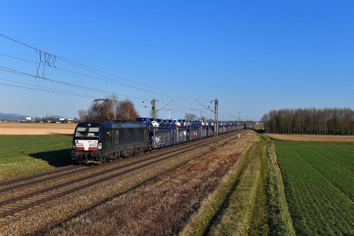 193 659 mit einem Autozug am 20.03.2019 bei Stehansposching. 