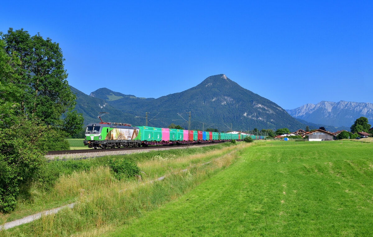 193 692 mit DGS 49192 am 18.06.2022 bei Brannenburg.