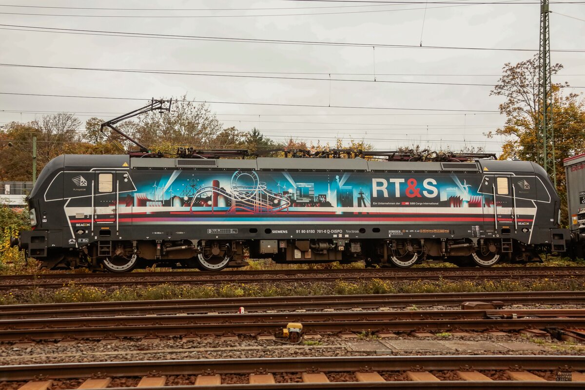 193 701 RT&S  Ruhrgebiet  SBB Cargo International mit KLV in Koblenz Lützel, am 02.11.2024.