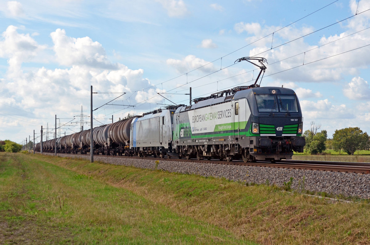 193 727 der ELL schleppte neben der Wagenlok 186 509 noch einen Kesselwagenzug für die RTB Cargo am 06.09.20 durch Braschwitz Richtung Köthen.