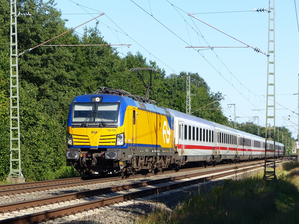 193 735 mit IC Berlin - Amsterdam in Rheine=Bentlage, 29.07.2024