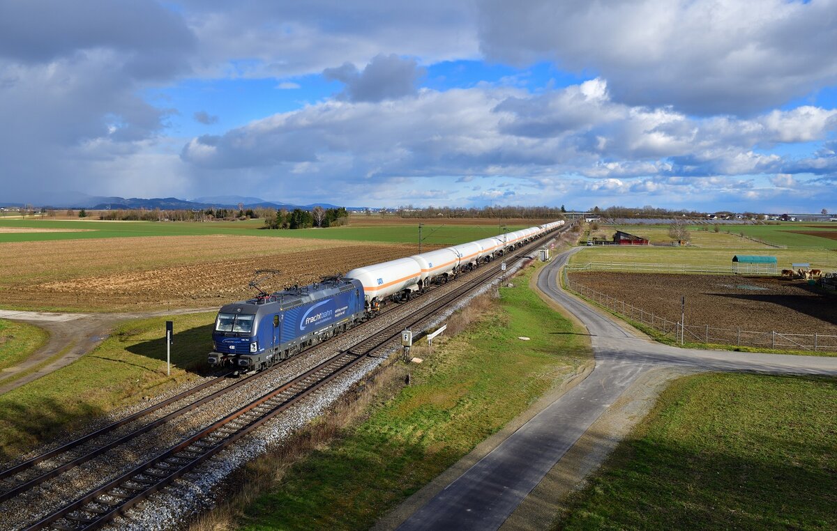 193 764 mit einem Gaskesselzug am 26.02.2023 bei Stephansposching.