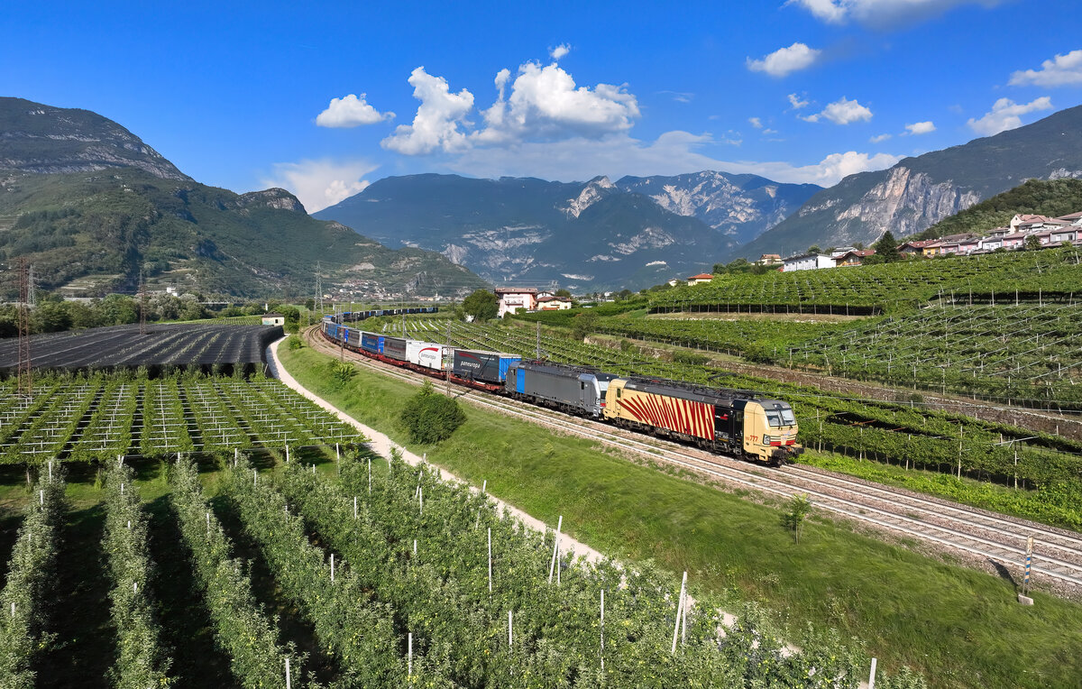 193 777 + 193 143 mit TEC 43821 am 29.08.2024 bei Rovereto.