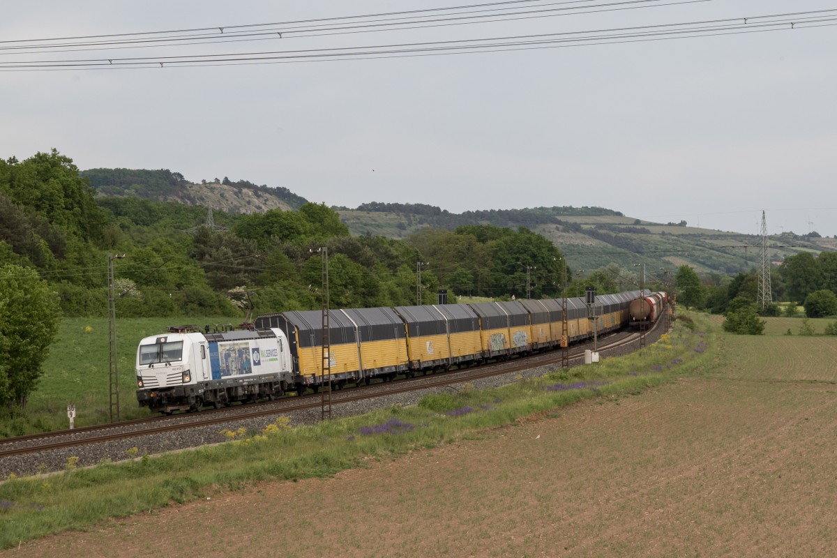 193 813 mit einem Altmann am 14. Mai 2015 bei Harrbach.