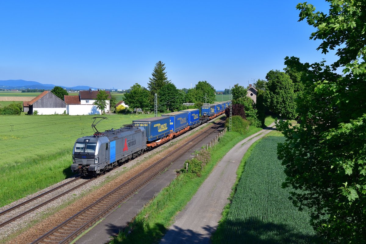 193 817 mit DGS 40656 am 18.05.2020 bei Stephansposching.