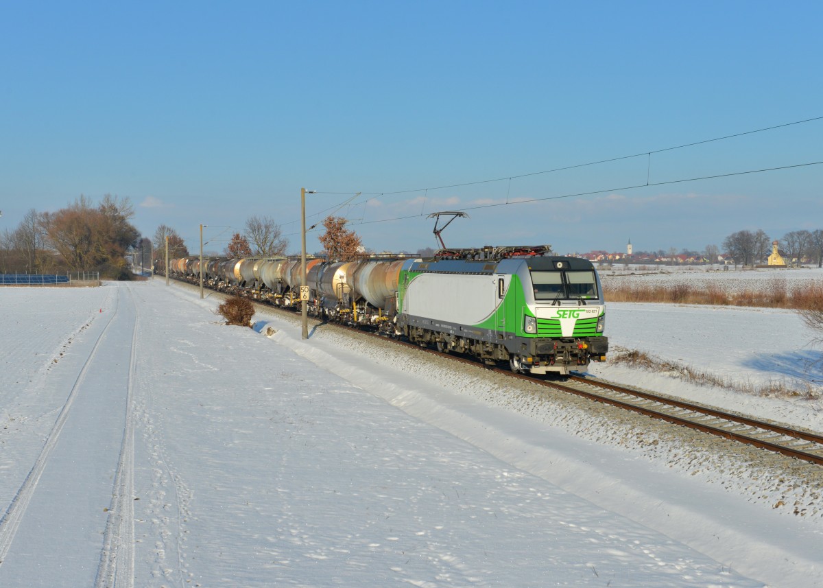 193 821 mit einem Knickkesselzug am 21.01.2016 bei Wallersdorf. 