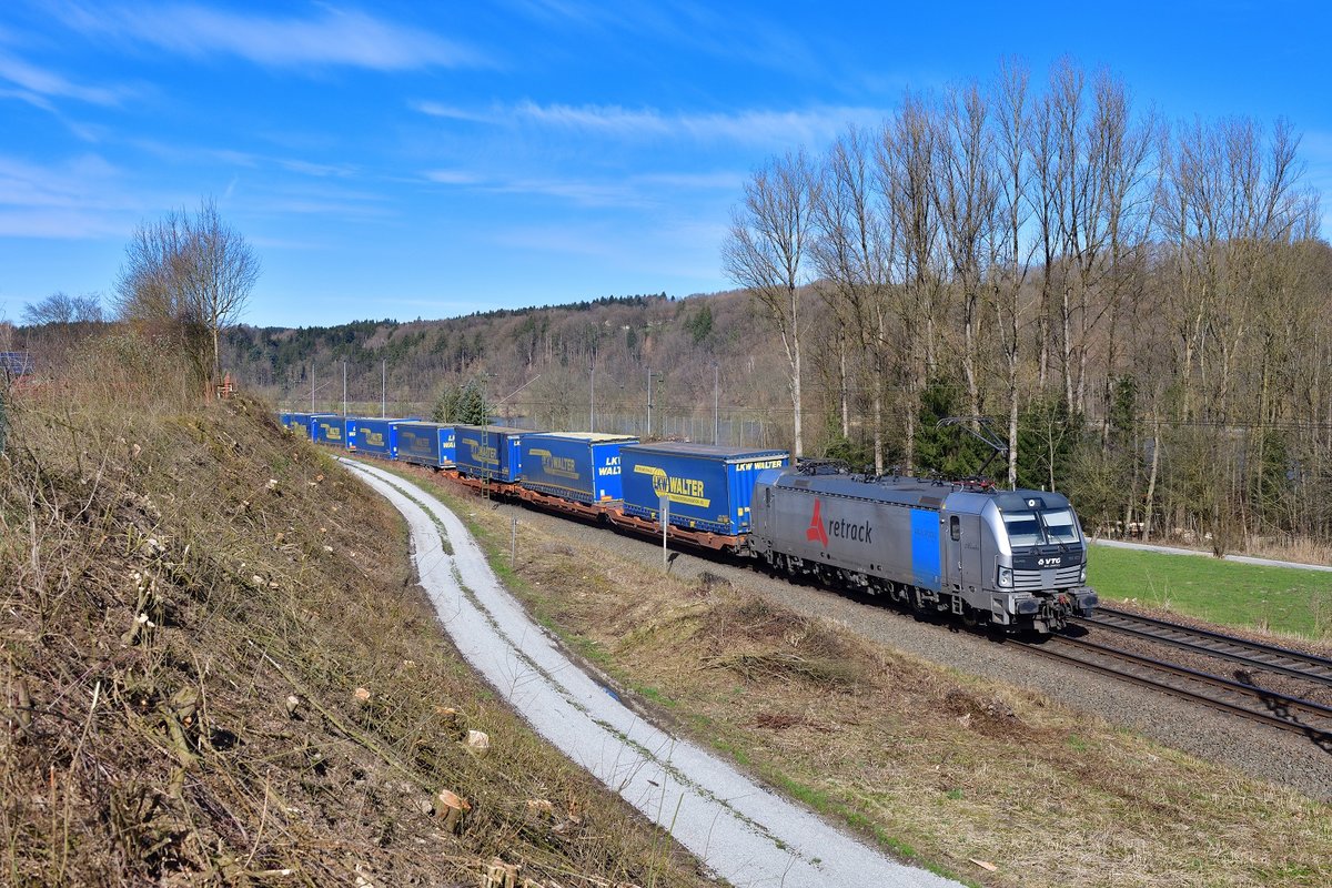 193 825 mit DGS 40657 am 15.03.2020 bei Seestetten.