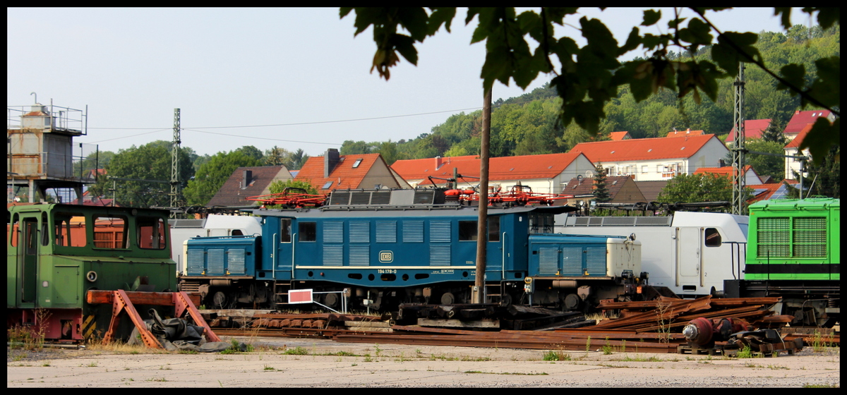 194 178 abgestellt in Eisenach am 09.08.15 Das Bild wurde durch den Zaun aufgenommen.