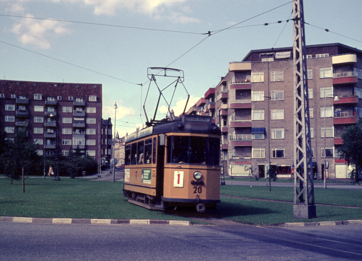 Århus / Aarhus Århus Sporveje (ÅS) SL 1 (Tw 20) Dalgas Avenue / Marselis Boulevard am 27. Juli 1968. - Scan eines Diapositivs. 