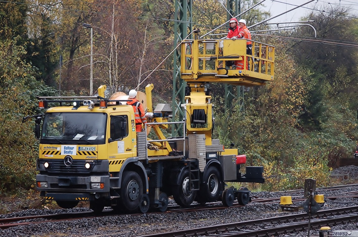 2-Wege Lkw bei Bauarbeiten am 16.11.2014 Solinger Hbf. 