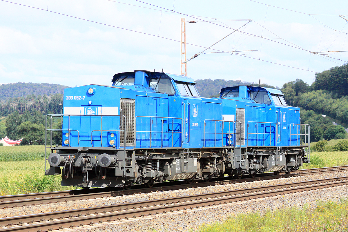  203 052-7 u. 203 051-8 AM 24.08.2021 nördlich von Salzderhelden am BÜ 75,1 in Richtung Göttingen